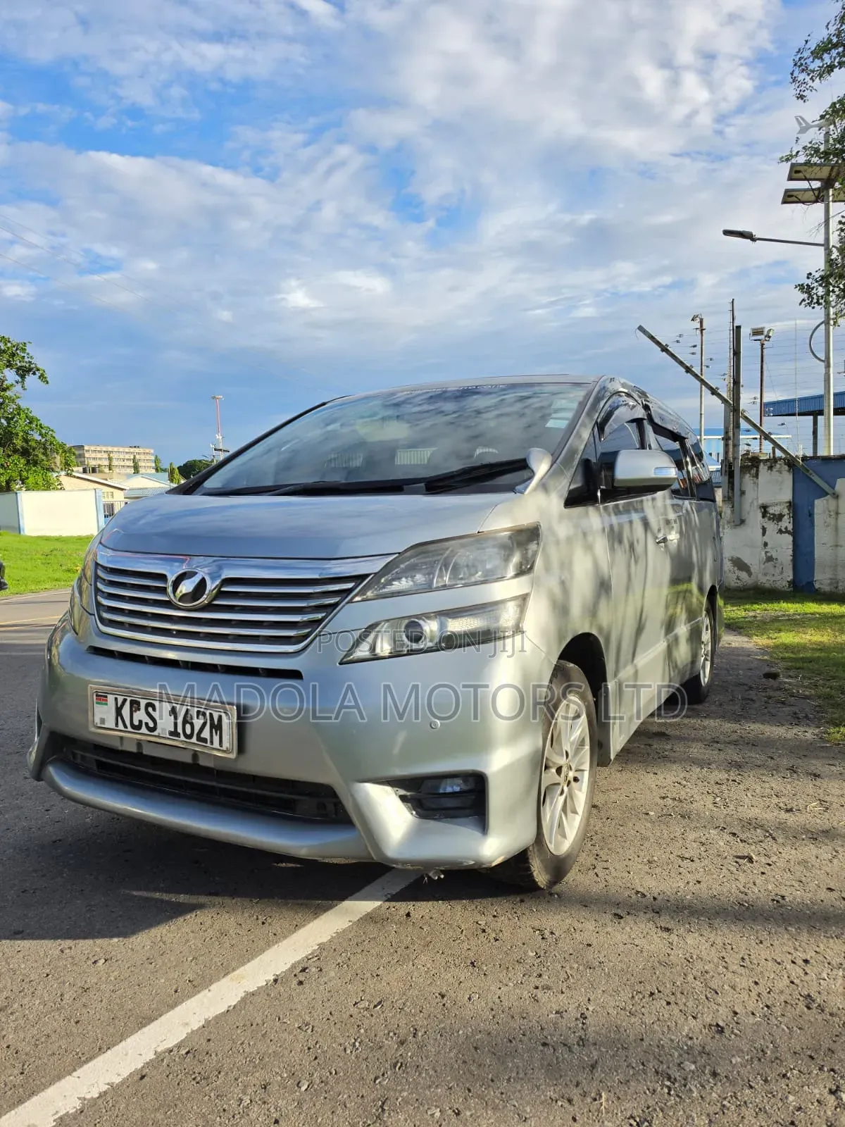 Toyota Vellfire 2012 Silver