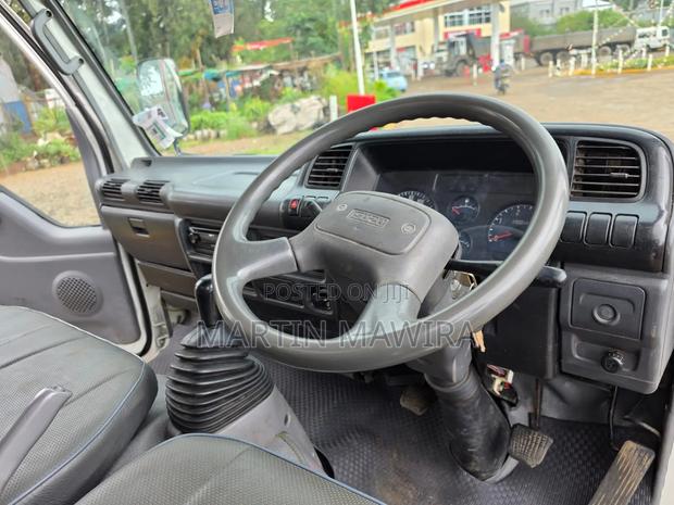 NKR Lorry Isuzu - thumbnail 6