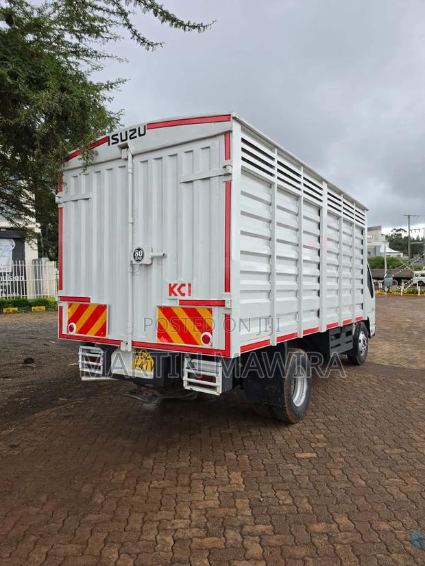 NKR Lorry Isuzu - thumbnail 5