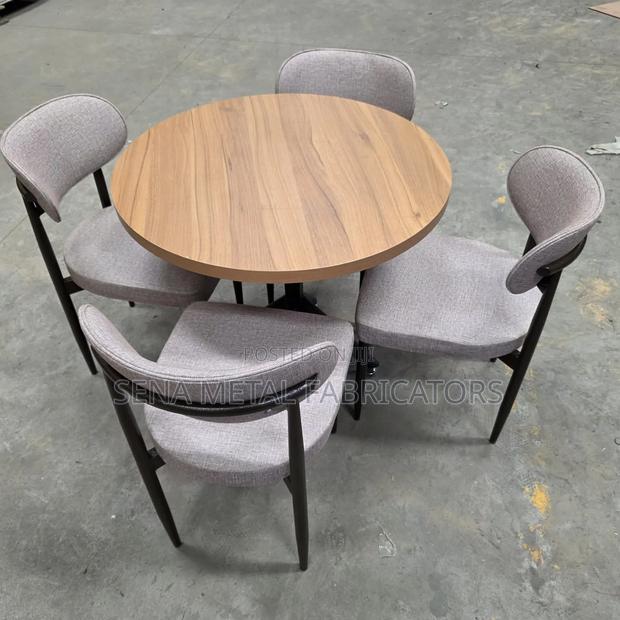 Hotel Lounge Nordic Round Table With Chairs.