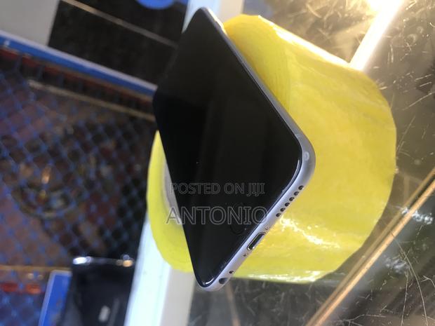 Apple iPhone 6 16 GB Gray - thumbnail 4