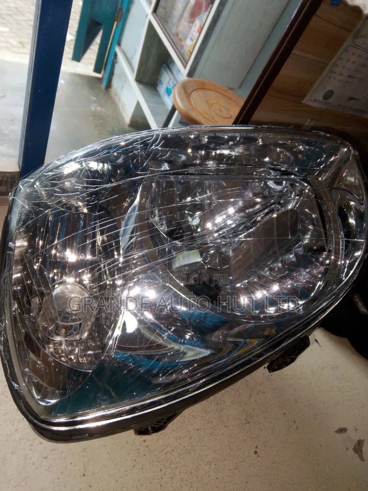 Head Lamp Left Hyundai Santa Fe 2005