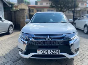 Mitsubishi Outlander 2015 White