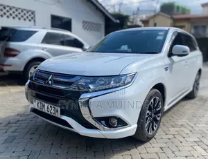 Mitsubishi Outlander 2015 White