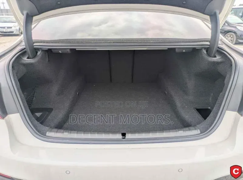 BMW 523i 2019 White