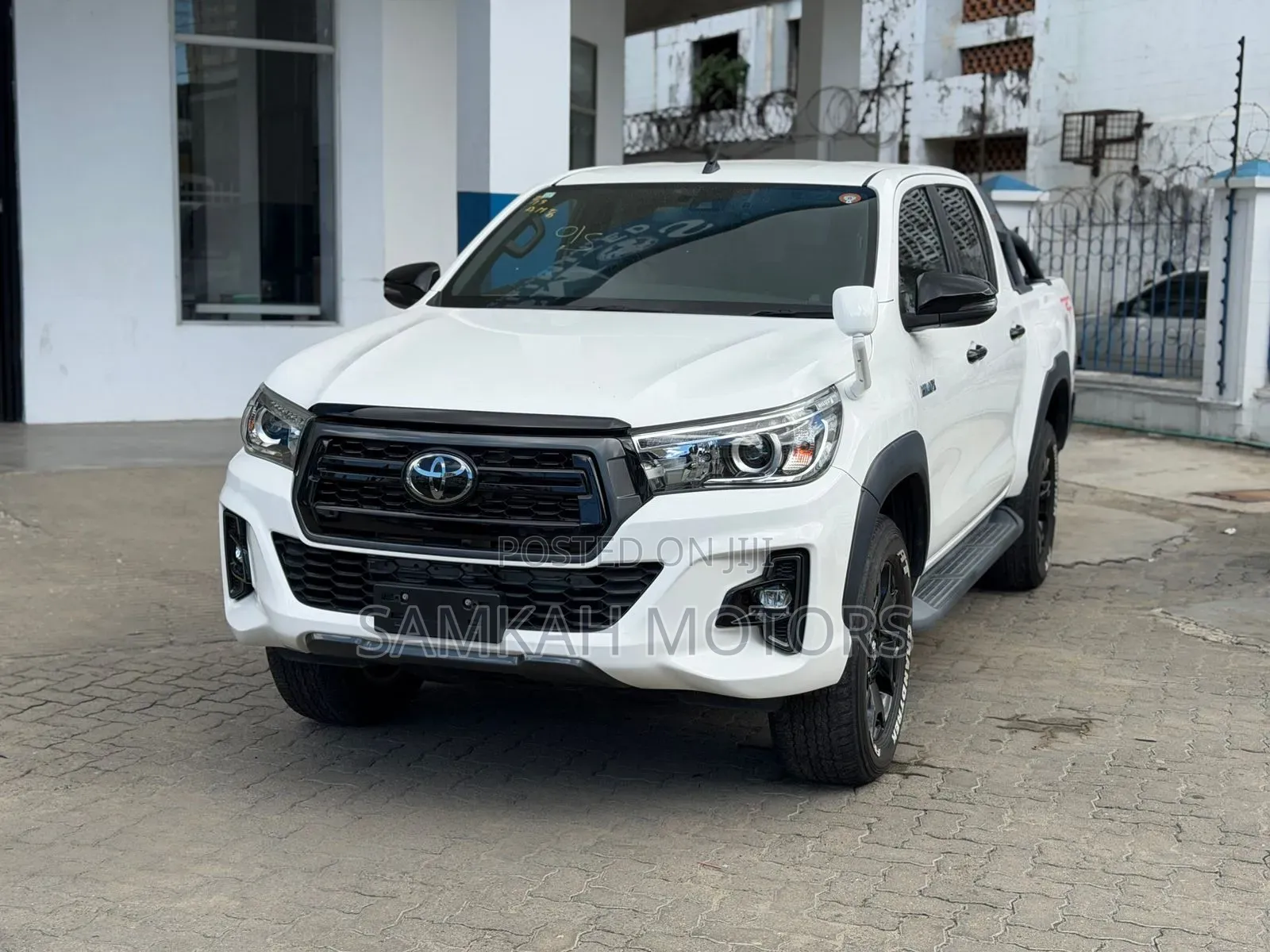 Toyota Hilux 2021 White