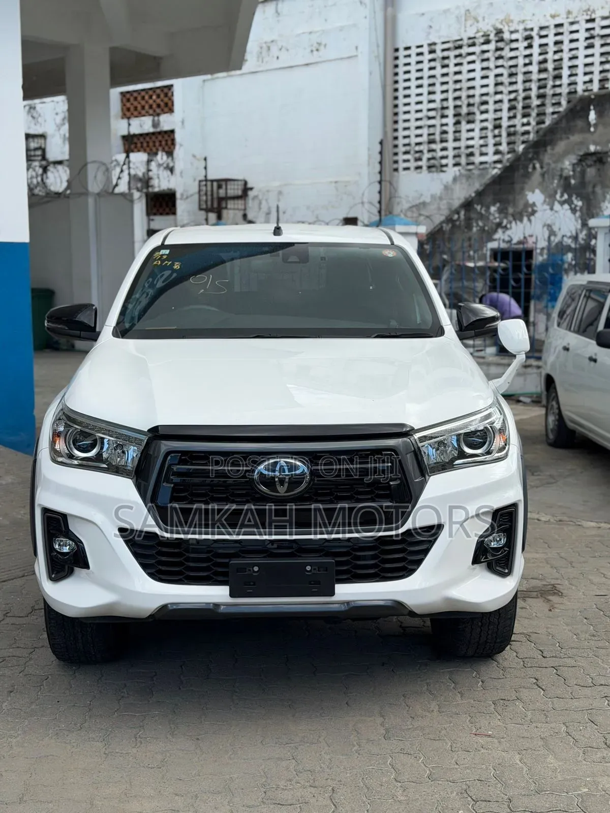 Toyota Hilux 2021 White
