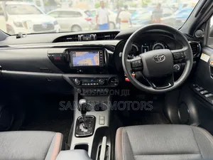 Toyota Hilux 2021 White