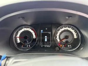 Toyota Hilux 2021 White