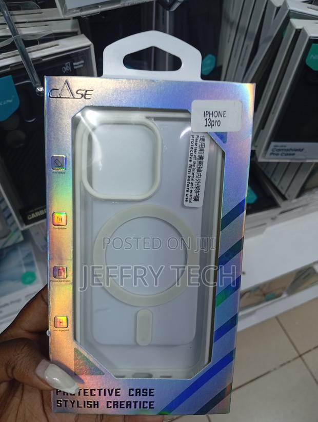 iPhone 13 Pro Clear Case With Magsafe and Camera Control ​​Cover