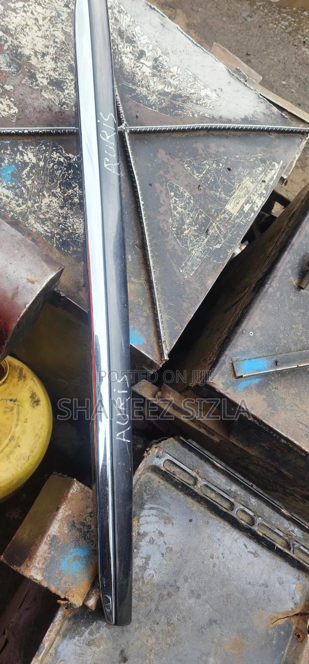 Boot Handle Auris 2008 - thumbnail 2