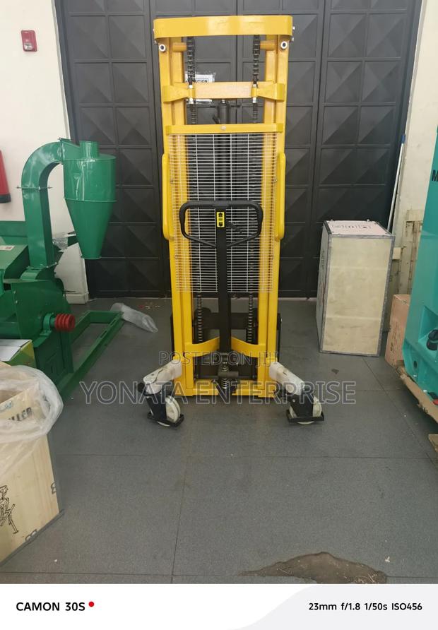 Commercial Hydraulic/Manual Stacker 1.5t (3m)