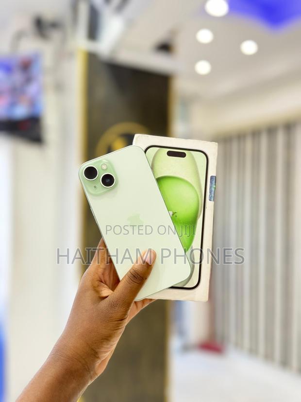 Apple iPhone 15 128 GB Green - main view