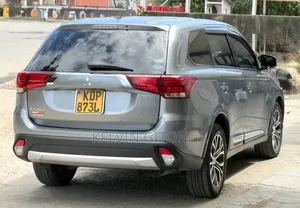 Mitsubishi Outlander 2016 Gray