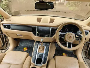 Porsche Macan Turbo 2017 Beige
