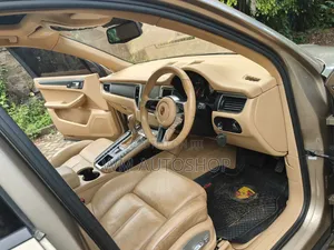 Porsche Macan Turbo 2017 Beige
