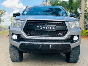 Toyota Hilux 2019 Silver