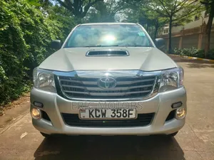 Toyota Hilux 2015 Silver