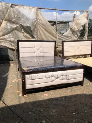 5x6 Mocket Bed Cream With Mahogany Frame