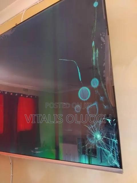 Tv With Broken Screen - thumbnail 2