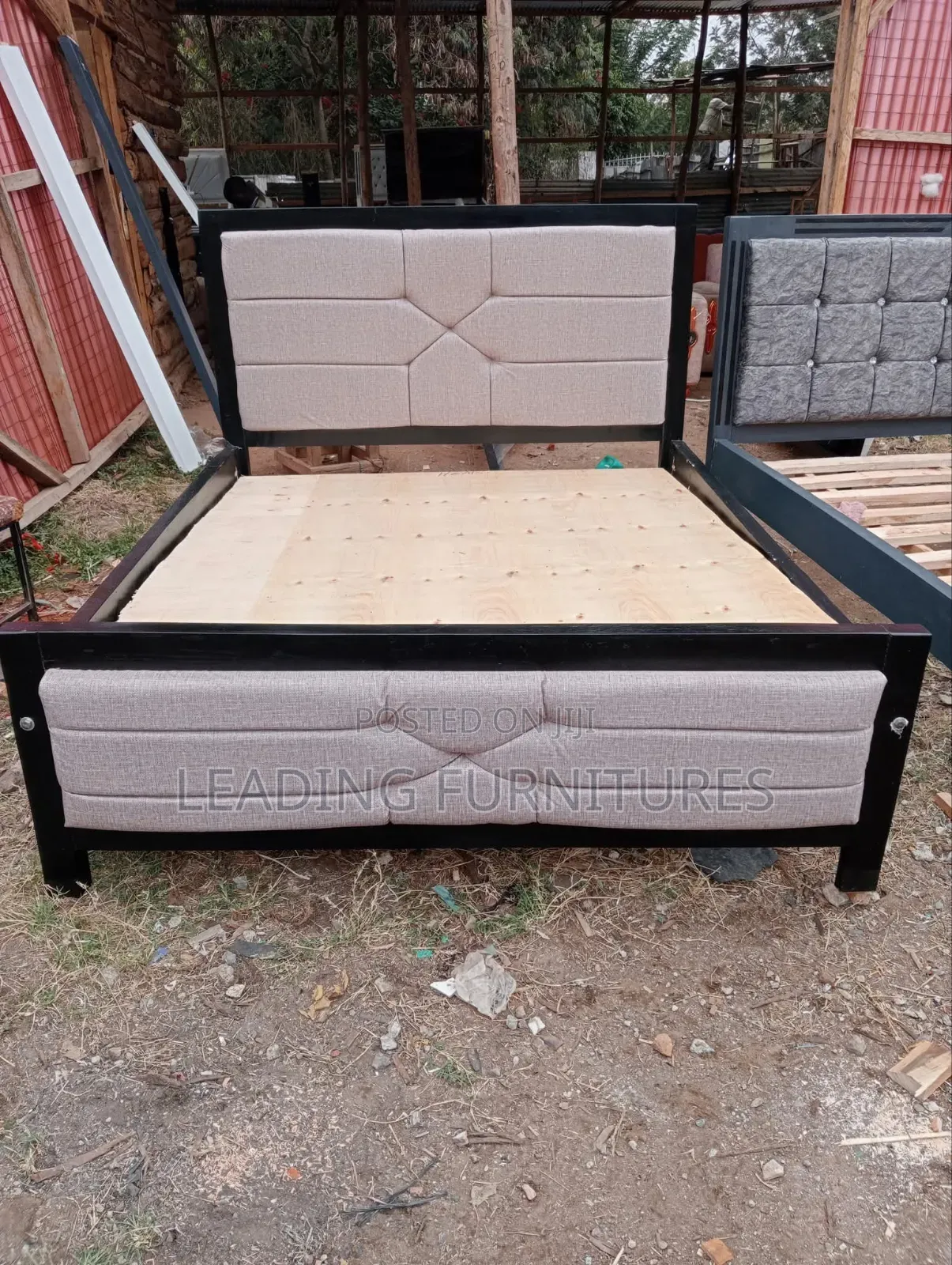 6x6 Mocket Bed Cream With Mahogany Frame