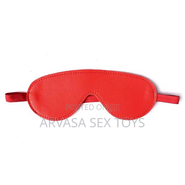 Leather Bondage Blindfold - thumbnail 4