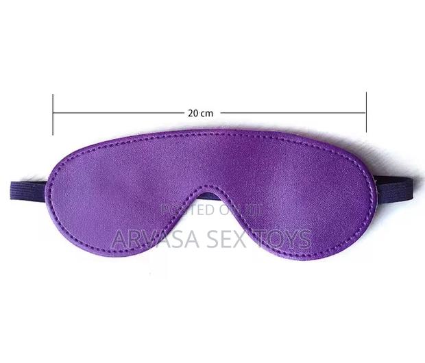 Leather Bondage Blindfold - thumbnail 3
