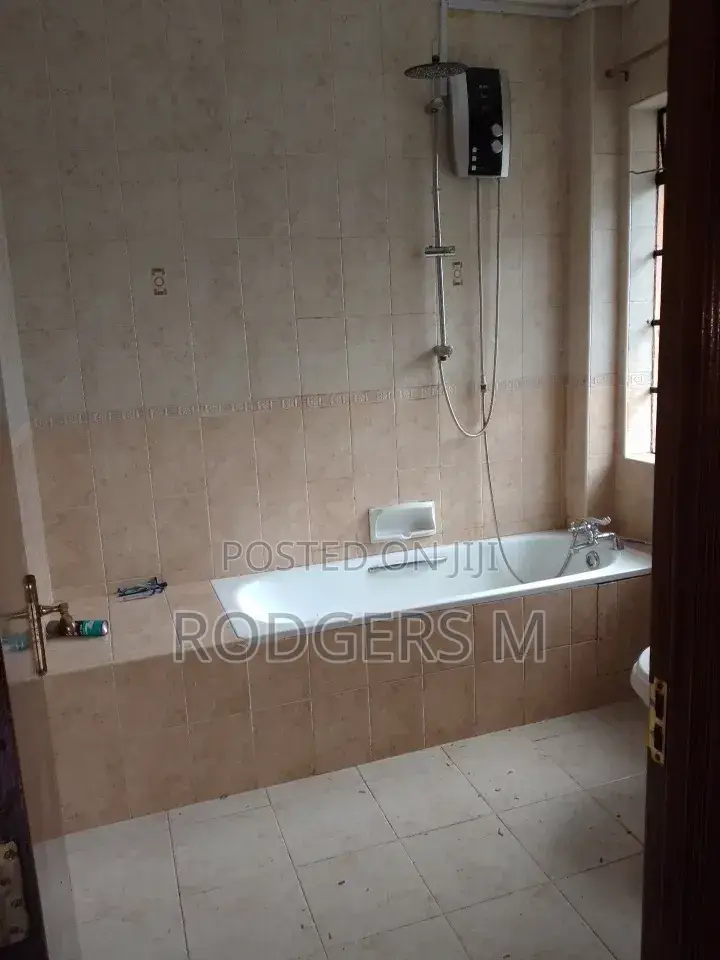 4bdrm Townhouse / Terrace in Muthangari for rent
