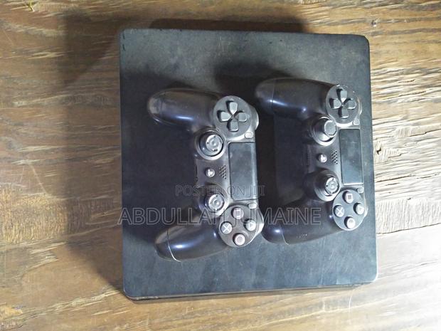 Sony Ps4 Console - thumbnail 2