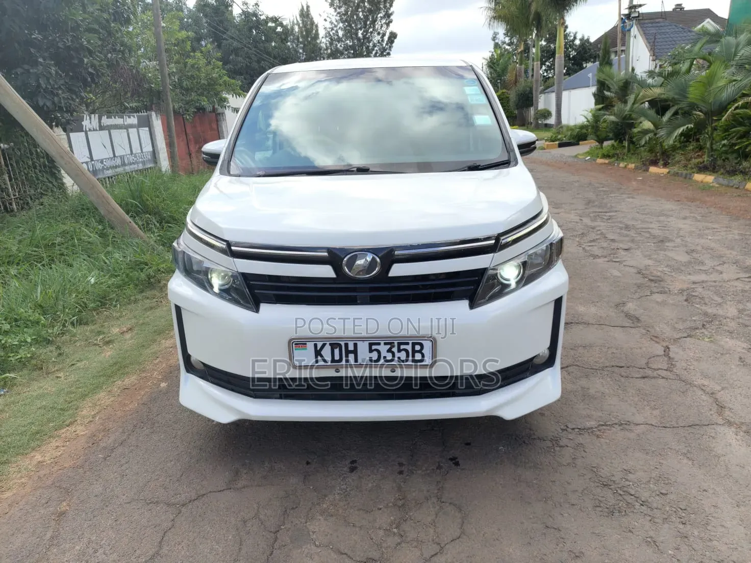 Toyota Voxy 2015 White