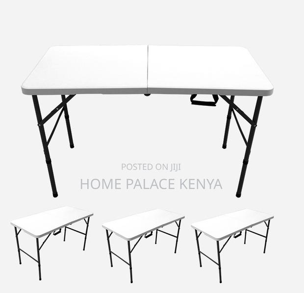 Outdoor Table: Portable Plastic Folding Dining Table - thumbnail 3