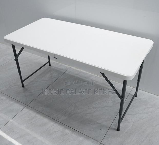 Outdoor Table: Portable Plastic Folding Dining Table - thumbnail 5