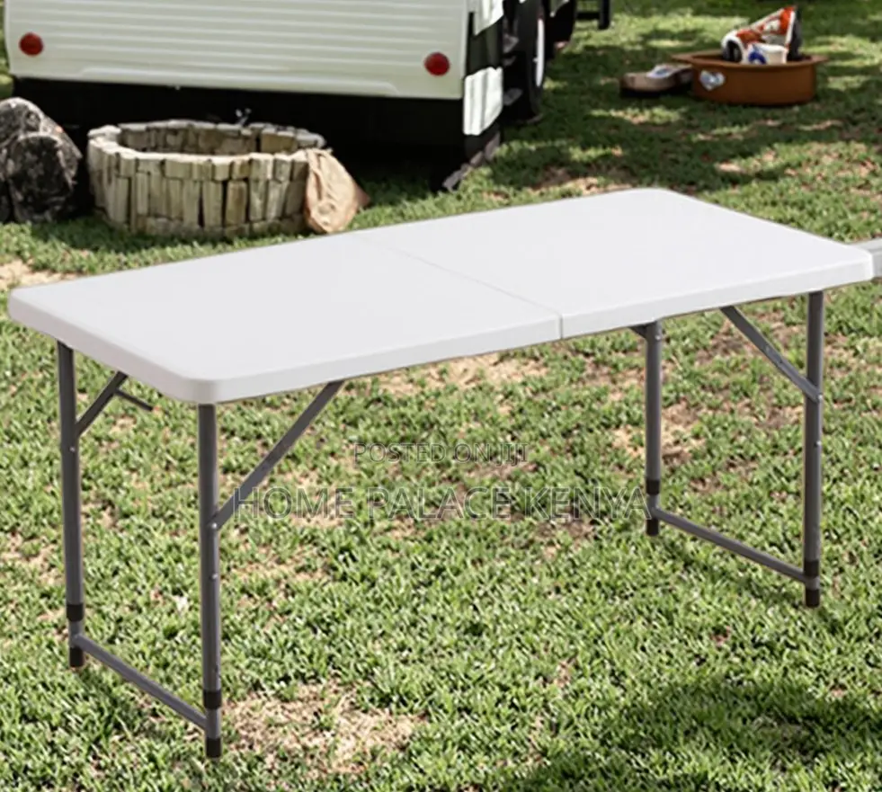 Outdoor Table: Portable Plastic Folding Dining Table
