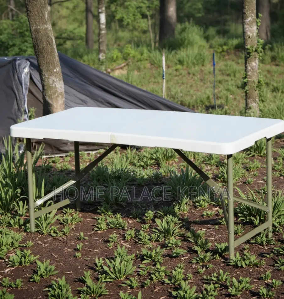 Outdoor Table: Portable Plastic Folding Dining Table