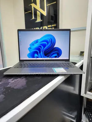 Laptop HP ZBook Firefly 16 G10 16GB Intel Core i7 SSD 512GB