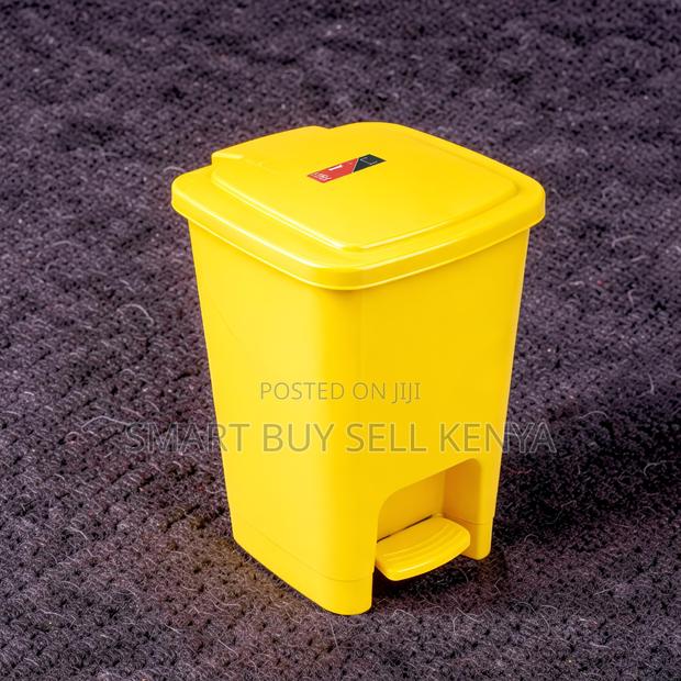 30l Hard Plastic Professional Hygiene Use Step Pedal Waste Garbage Bin