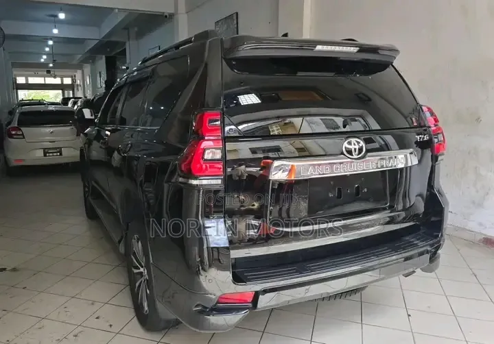 Toyota Land Cruiser Prado 2.8 2021 Black