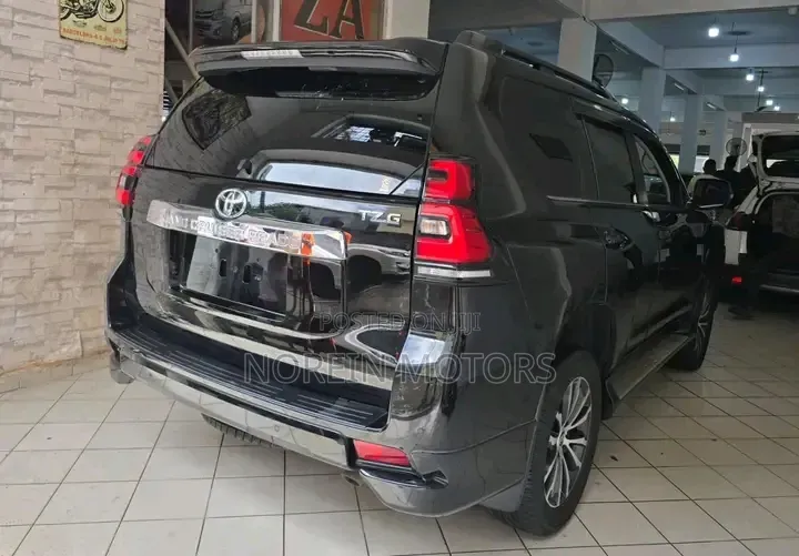 Toyota Land Cruiser Prado 2.8 2021 Black