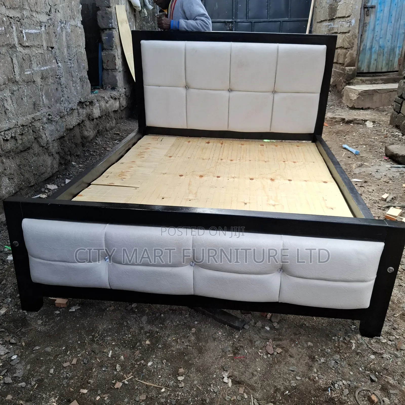 Commendable Modern Mocket Beds on Offer!