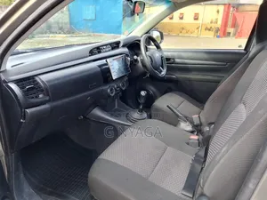 Toyota Hilux 2022 Gold