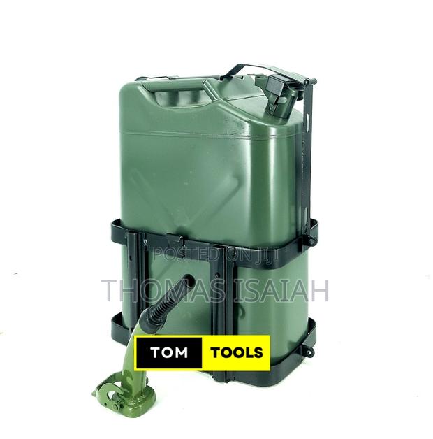 20l Metal Fuel Jerry Can With Spout Nozzle and Rack