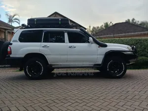 Toyota Land Cruiser 2007 White