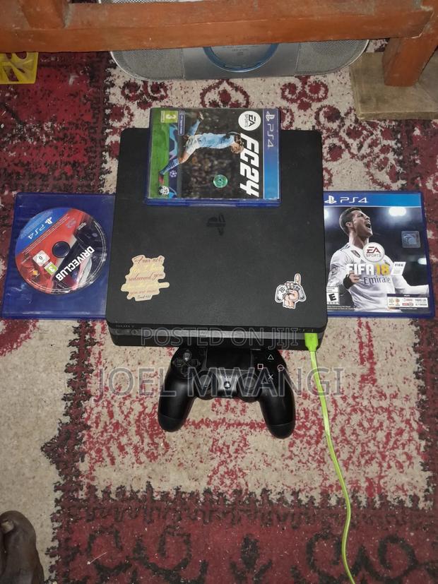 Playstation 4 - thumbnail 2