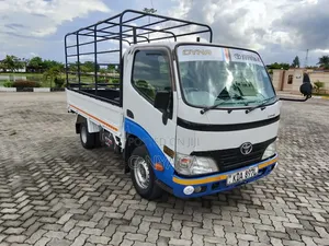 Toyota Dyna 2014 White