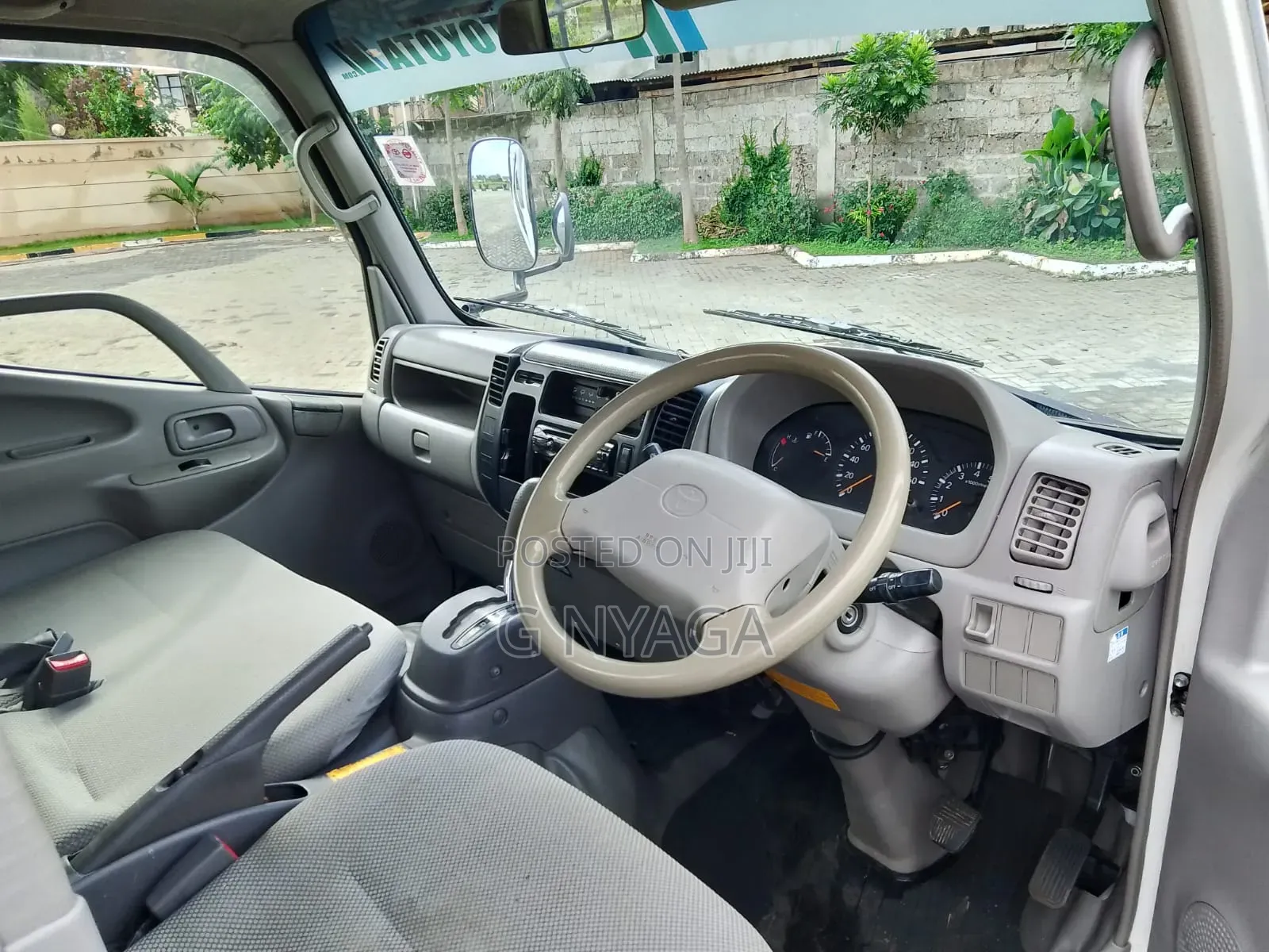 Toyota Dyna 2014 White