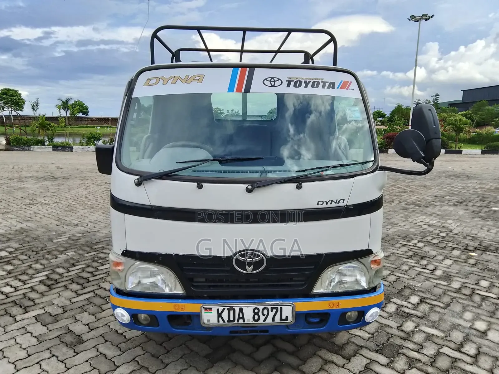 Toyota Dyna 2014 White