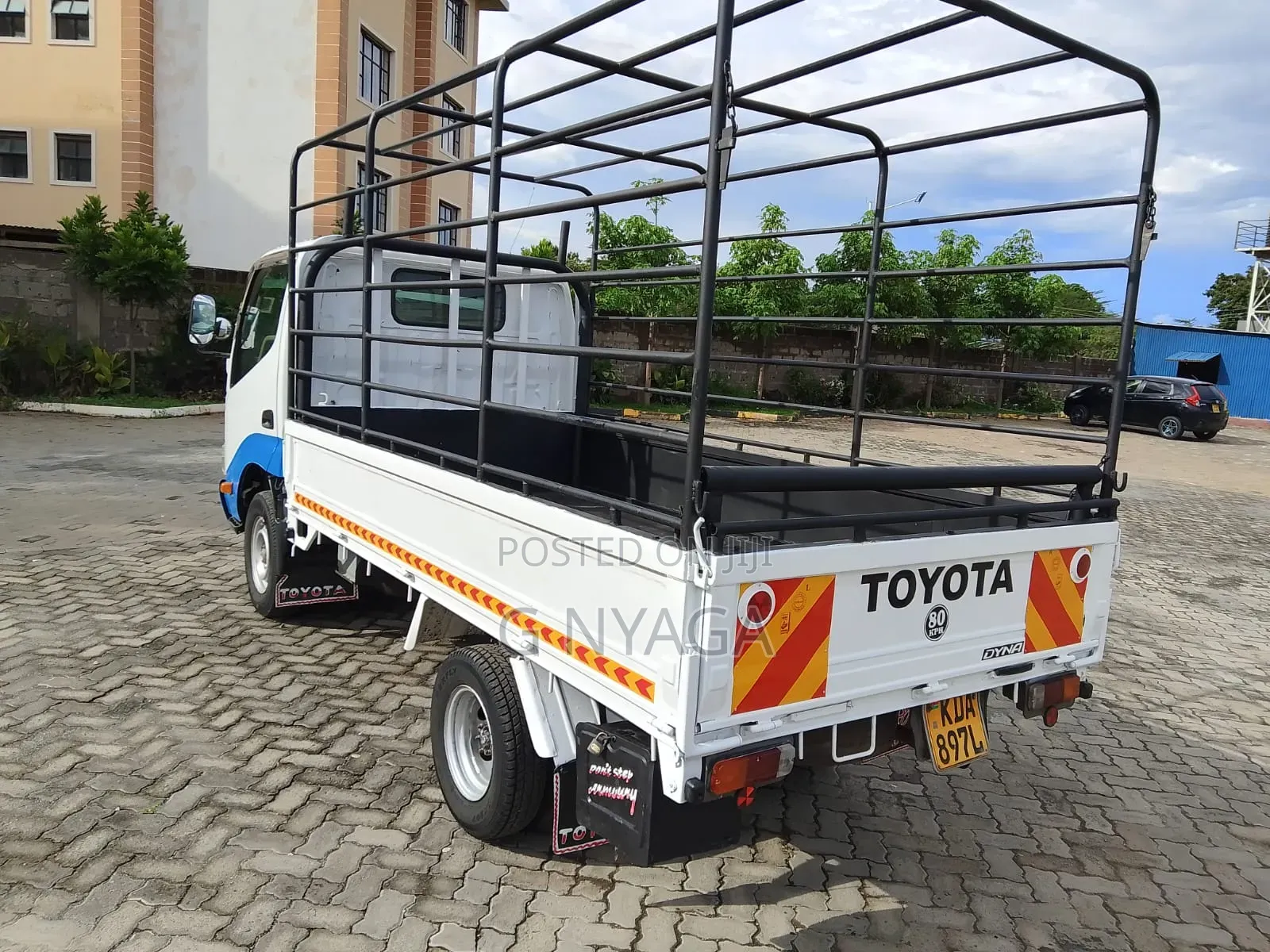 Toyota Dyna 2014 White