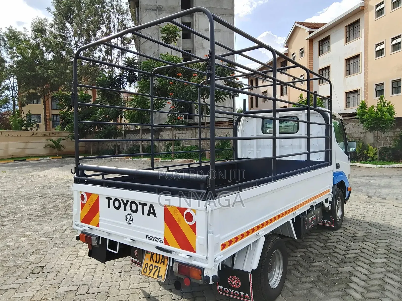 Toyota Dyna 2014 White