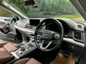 Audi Q5 2.0T Premium AWD quattro 2019 Green