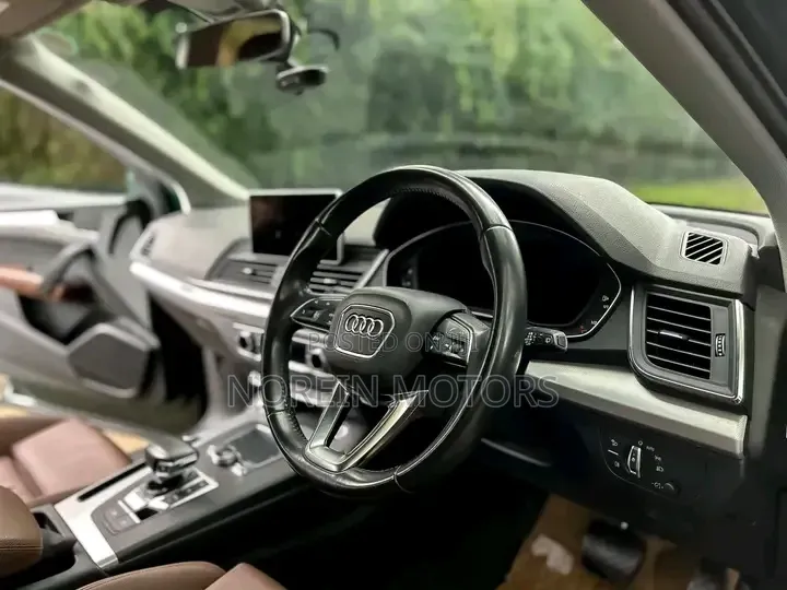 Audi Q5 2.0T Premium AWD quattro 2019 Green